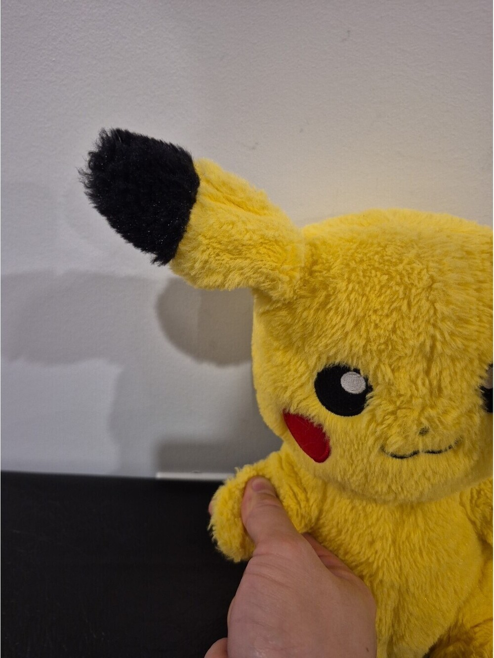 Pokemon Pikachu Plush Droppy Ears Move Up When Hands Pressed 1997 Black Label - Picture 3 of 9